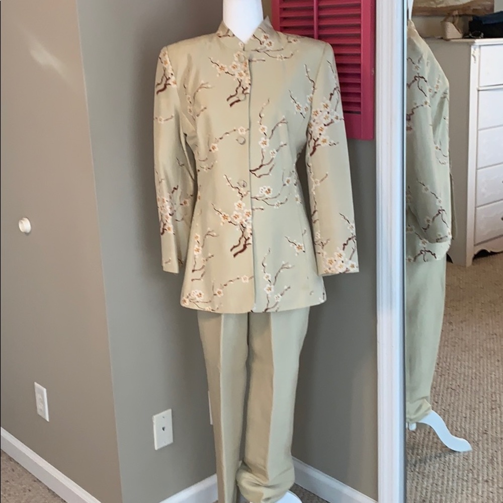 Chic silk suit!